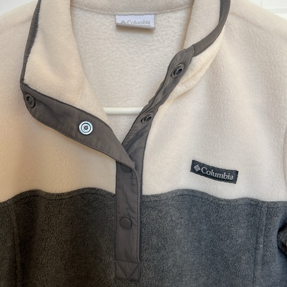 Columbia women’s size small pull over sweatshirt - Picture 4 of 5